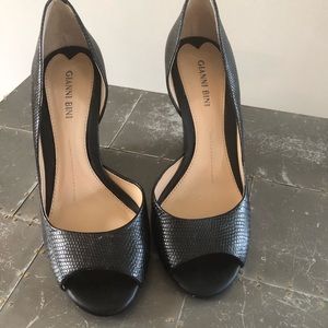 Black peep toe wedge